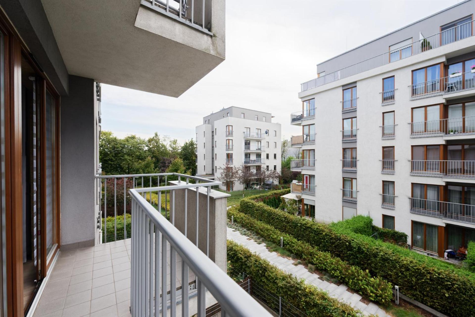 City Center Apartament Parking By Impero بوزنان المظهر الخارجي الصورة