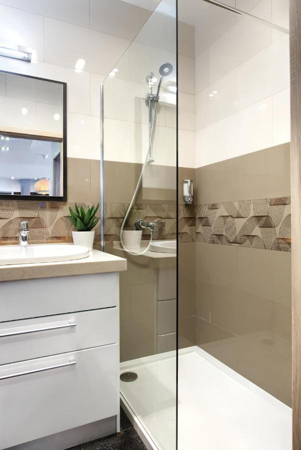 City Center Apartament Parking By Impero بوزنان المظهر الخارجي الصورة